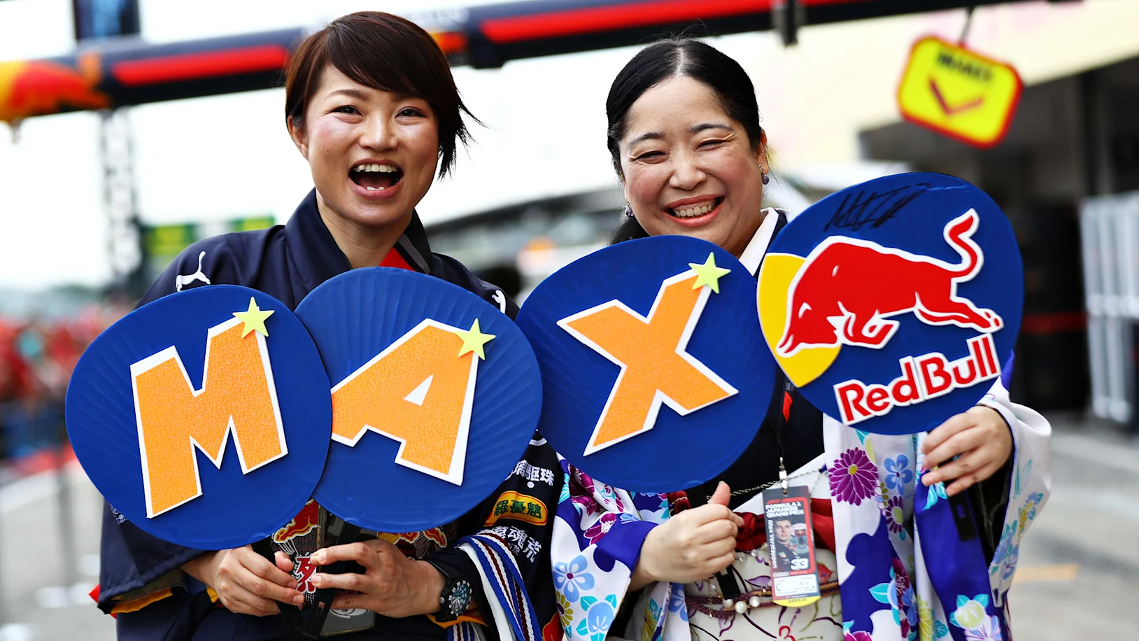 Suzuka Verstappen fans.jpg